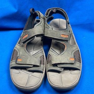 LL Bean men’s 14 medium sandals new